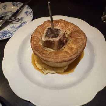 Armitage Alehouse - Pot pie - Pubs Near Me - Chicago, Illinois