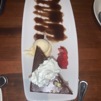 Stoney River - Complimentary birthday cake - Steakhouses Near Me - Franklin, Tennessee Stoney River - Complimentary birthday cake - Steakhouses Near Me - Franklin, Tennessee