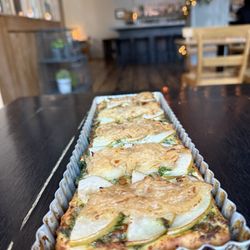 Black Bottle - Pear And Gorgonzola Flatbread