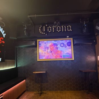 District Vidéo Lounge - Photo 5: Video screen - Lounges Near Me - Montreal, Quebec