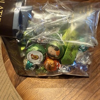 Lindt Chocolate Shop - Chocolatiers & Shops Near Me - New York, New York Lindt Chocolate Shop - Chocolatiers & Shops Near Me - New York, New York