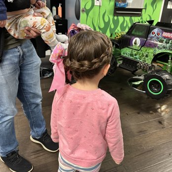 Family Cutz - Kids Hair Salons Near Me - Paramount, California