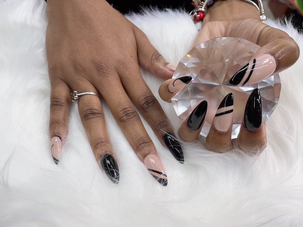 Lovely Nails And Spa Logo