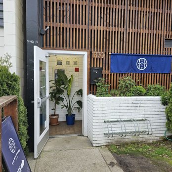 Takenaka - Front Enterance @ 9:30am on a Sunday. - Japanese Near Me - Vancouver, British Columbia
