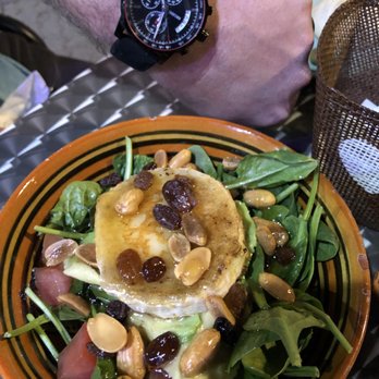 Arte y Sabor - Spinach salad with goat cheese - Tapas Bars Near Me - Seville, SE Arte y Sabor - Spinach salad with goat cheese - Tapas Bars Near Me - Seville, SE