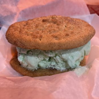 Smoosh Cookies - snicker doodle cookies with mint chocolate chip - Ice Cream & Frozen Yogurt Near Me - Plantation , Florida