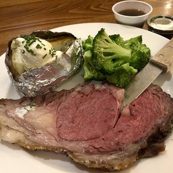 Cedar Ridge Restaurant - roast, broccoli, and mashed potatoes - Buffets Near Me - Payson, Arizona