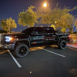 Truckwurx - Rough Country Lift