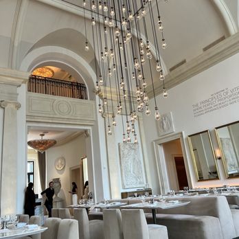 The Dining Room at RH Indianapolis - New American Near Me - Indianapolis, Indiana The Dining Room at RH Indianapolis - New American Near Me - Indianapolis, Indiana