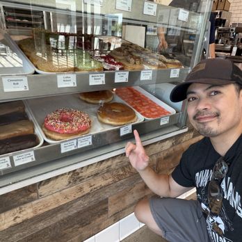 Randy's Donuts - Big donuts - Donuts Near Me - Burbank, California