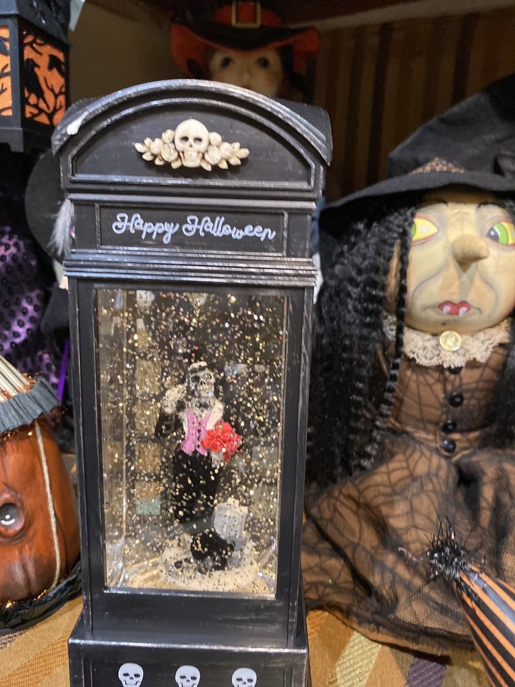 UNIQUES AND ANTIQUES Updated October 2024 61 Perkins Cove Rd