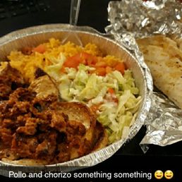 Pollo y chorizo. Pollo y chorizo.