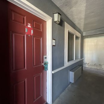 Quality Inn - Odd door - Hotels Near Me - Bishop, California Quality Inn - Odd door - Hotels Near Me - Bishop, California