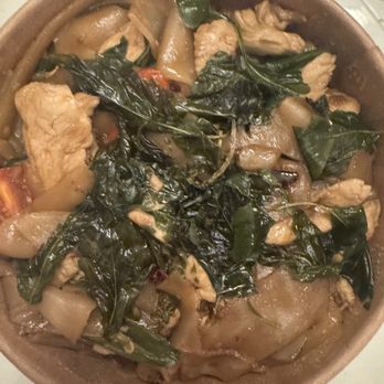 Southeast Impression - Drunken noodles with chicken - Thai Near Me - Fairfax, Virginia