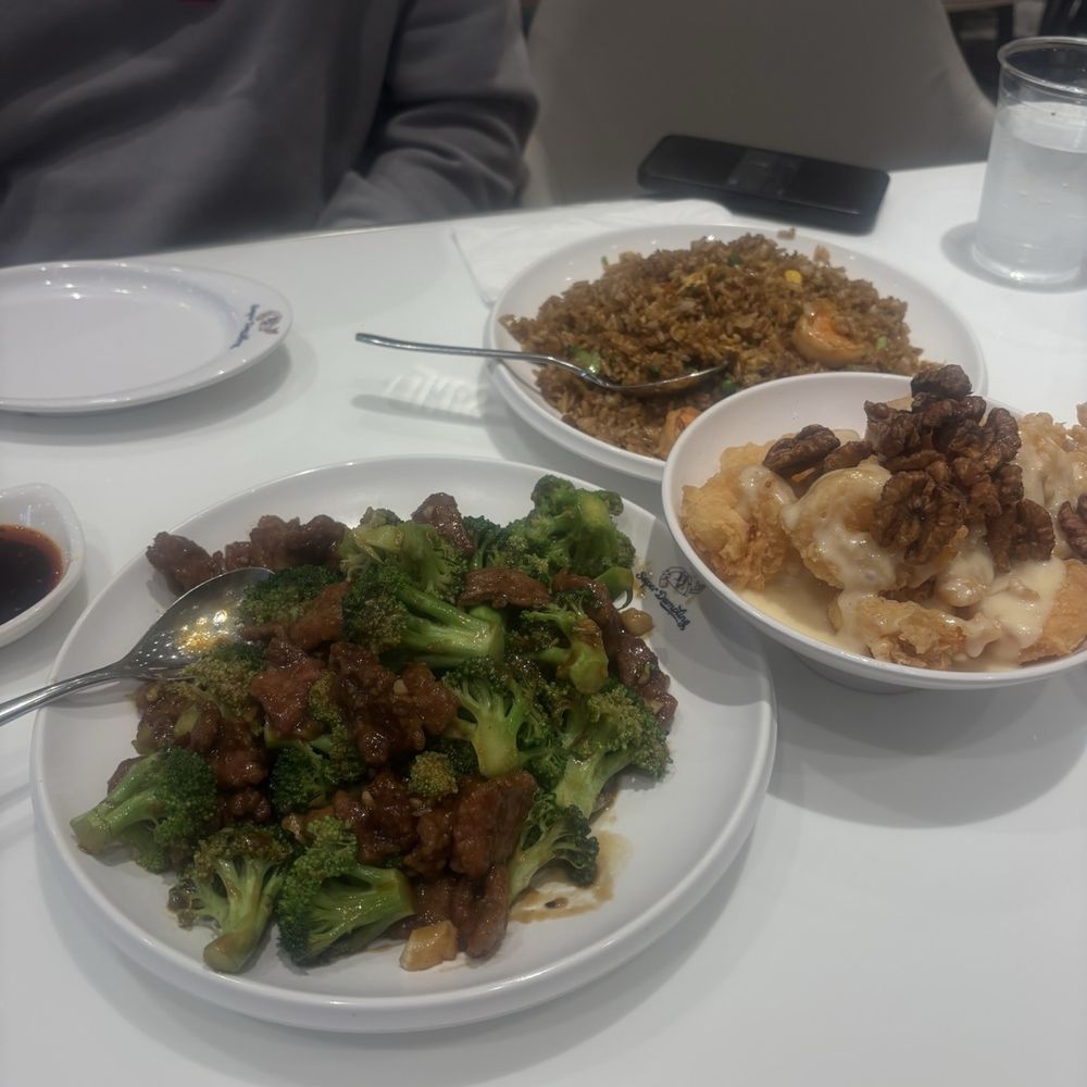 Super Dumpling - beef & Broccoli Beef 西兰花炒牛肉Honey Walnut Shrimp 核桃虾仁Shrimp Fried Rice 虾仁蛋炒饭shrimp - Noodles Near Me - Orange, California