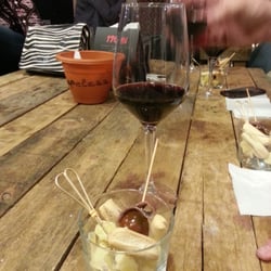 La Pinchoteca - Queso curado semiazul Gamonéu, con tinto Beronia reserva 2010. La mejor de las variedades de la cata de queso y vino