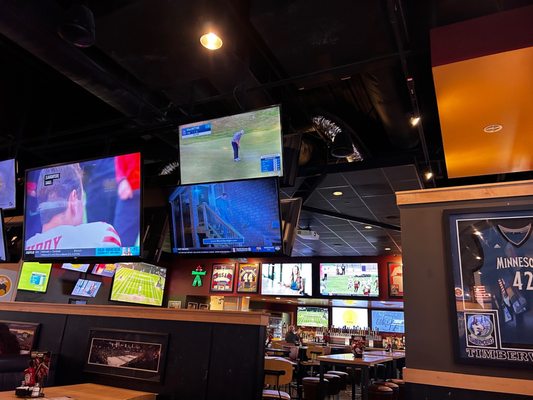 Buffalo Wild Wings by null