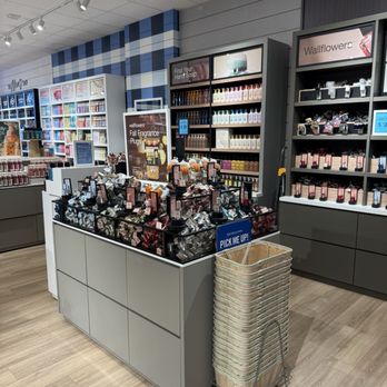Bath & Body Works - Cosmetics & Beauty Supply Near Me - Anaheim, California Bath & Body Works - Cosmetics & Beauty Supply Near Me - Anaheim, California