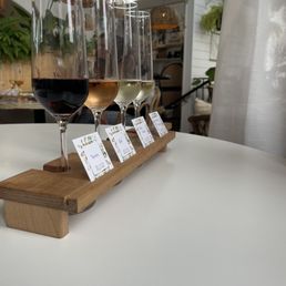 Wine flights! Wine flights!