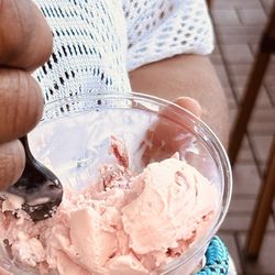 Cafe De Pearl - I've cream on the side