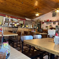 Firehouse Café - Quaint old school diner with a counter