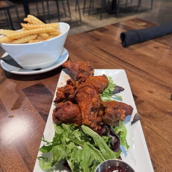 Derby Restaurant - Buffalo Wings and Fries - American Near Me - Dallas, Texas