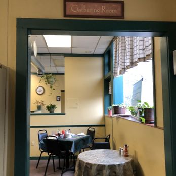 Mahaney’s - The dining room - Breakfast & Brunch Near Me - Windsor, Connecticut