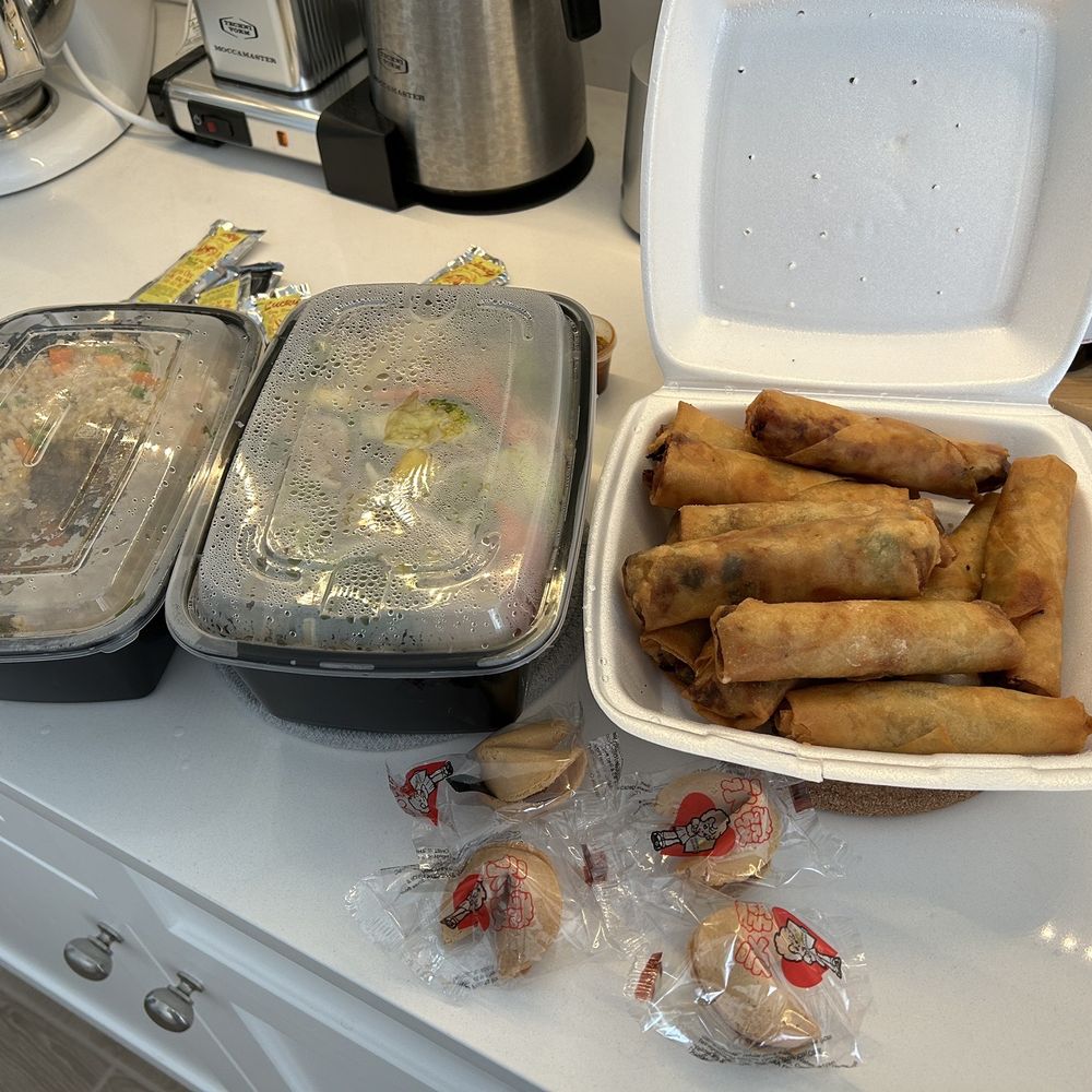 Lee Kitchen - chicken fried rice, veggie chow mein. & the eggrolls were delicious & tasted even better the next day. - Chinese Near Me - Madera, California Lee Kitchen - chicken fried rice, veggie chow mein. & the eggrolls were delicious & tasted even better the next day. - Chinese Near Me - Madera, California