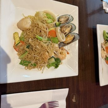 Thai Udon Cafe - Yakisoba & mixed sea food - Thai Near Me - Fort Myers, Florida