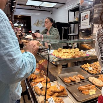 Mercat Central de València - Photo 7: Baked goods - Farmers Market Near Me - València, V Mercat Central de València - Photo 7: Baked goods - Farmers Market Near Me - València, V