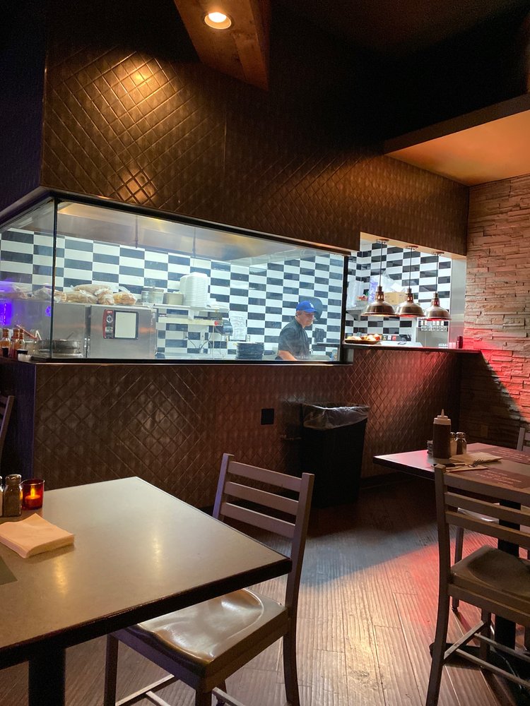 Ellis Island BBQ - Photo 2