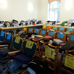 Dorfkirche - Packen für ein Hilfsprojekt!