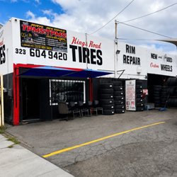 Kings Road Tires - Seating area.