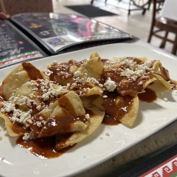 Los Compadres De Oaxaca Restaurant - mole tortilla chips - Mexican Near Me - Los Angeles, California Los Compadres De Oaxaca Restaurant - mole tortilla chips - Mexican Near Me - Los Angeles, California