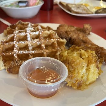 Elvira's Cafe - Chicken and waffles with hash brown casserole on the side - American Near Me - Sevierville, Tennessee Elvira's Cafe - Chicken and waffles with hash brown casserole on the side - American Near Me - Sevierville, Tennessee