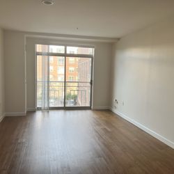 Cronin's Landing Apartments - Living Room