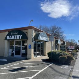 Exterior photo of Cavaliere's Bakery - Santa Rosa, California Exterior photo of Cavaliere's Bakery - Santa Rosa, California