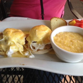Square Root - Eggs Benedict ( one of the eggs was not runny 'tho) - American Near Me - Brevard, North Carolina