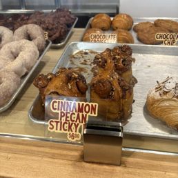 CINNAMON PECAN STICKY BUN CINNAMON PECAN STICKY BUN