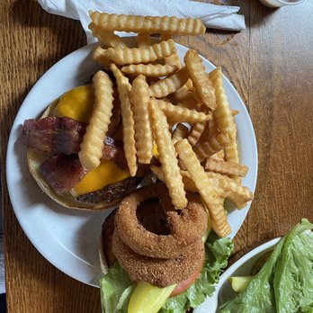 Yorktown Pub - Battle Pub Burger - tasty! - Pubs Near Me - Yorktown, Virginia Yorktown Pub - Battle Pub Burger - tasty! - Pubs Near Me - Yorktown, Virginia