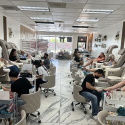 Amazing Nails & Spa - Busy Wednesday