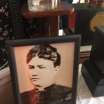 Lizzie Borden Bed & Breakfast Museum - The Lizzie Borden house tour - Definitely worth a trip! - Bed & Breakfast Near Me - Fall River, Massachusetts
