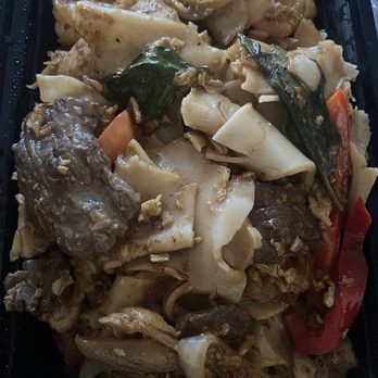 NUA Thai - Drunken Noodle (Pad Kee Mao) mixed - Thai Near Me - Houston, Texas NUA Thai - Drunken Noodle (Pad Kee Mao) mixed - Thai Near Me - Houston, Texas