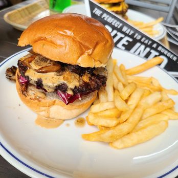 J.S. BURGERS CAFE 新宿店 - Updated June 2025 - 115 Photos