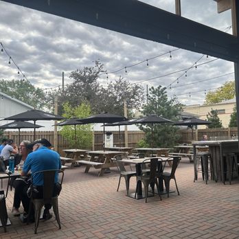 Pollyanna Brewing - Roselle - Outdoor patio - Breweries Near Me - Roselle, Illinois Pollyanna Brewing - Roselle - Outdoor patio - Breweries Near Me - Roselle, Illinois