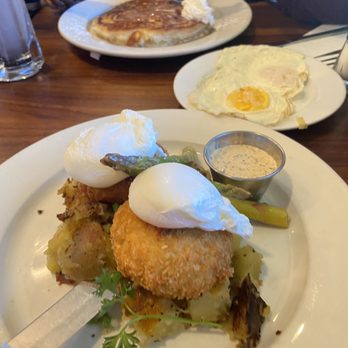 Bella's Cafe - Eggs Benedict and shrimp and salmon cakes - Breakfast & Brunch Near Me - New Haven, Connecticut Bella's Cafe - Eggs Benedict and shrimp and salmon cakes - Breakfast & Brunch Near Me - New Haven, Connecticut