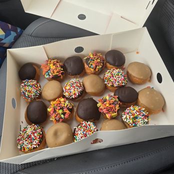 Randy's Donuts - Not quite 2 dozen donuts .... - Donuts Near Me - Las Vegas, Nevada Randy's Donuts - Not quite 2 dozen donuts .... - Donuts Near Me - Las Vegas, Nevada