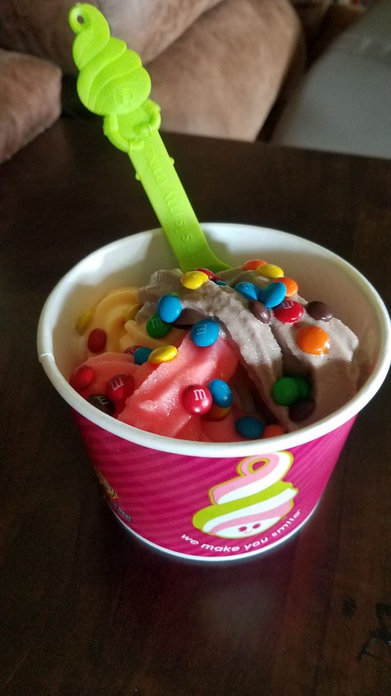 MENCHIE’S Updated September 2024 35 Photos & 38 Reviews 205 S