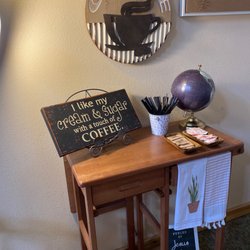 Supreme Cafe - Small seating area best for carry out.