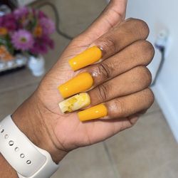 Deluxe Nail Salon
